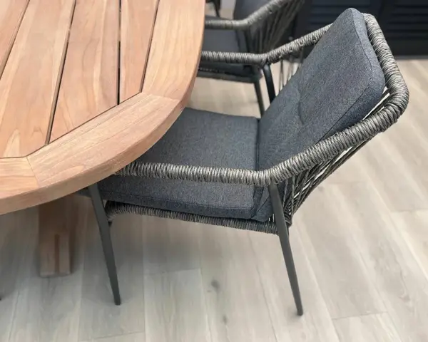 Hölzerne Gartenmöbel